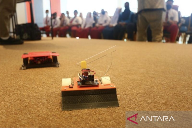 Peragaan “soccer robot IoT” di sekolah Indonesia di Johor Bahru