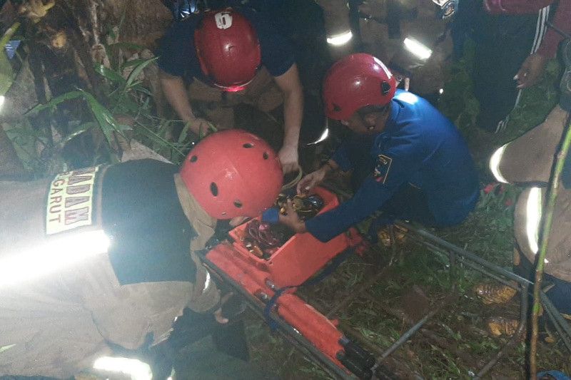 Polisi identifikasi 3 korban tewas insiden truk masuk jurang di Garut