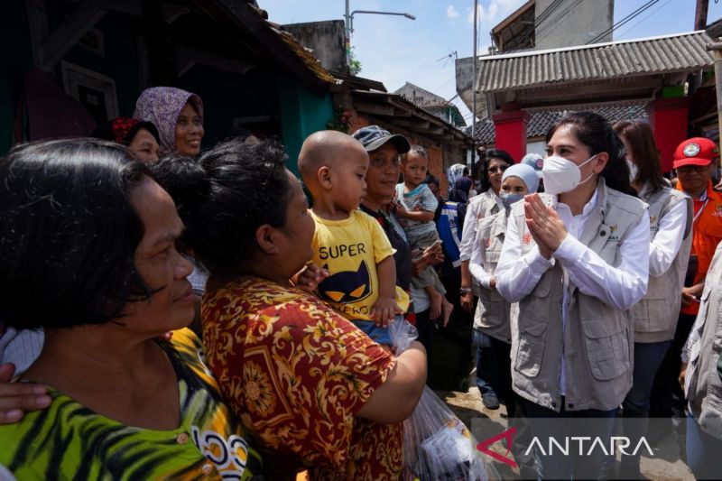 Liza Thohir bersama Srikandi BUMN dan FHCI bantu korban gempa Cianjur