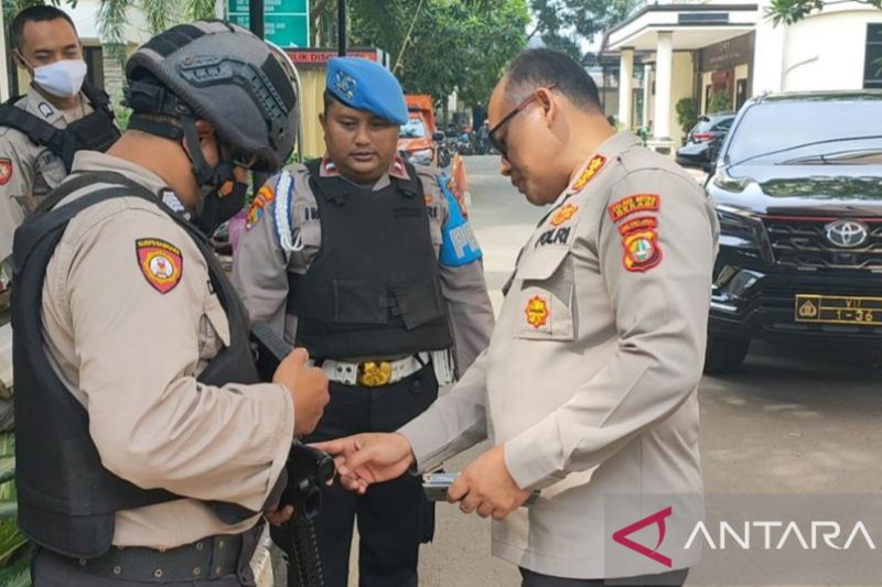 Mapolres Bekasi perketat penjagaan antisipasi peristiwa bom Bandung