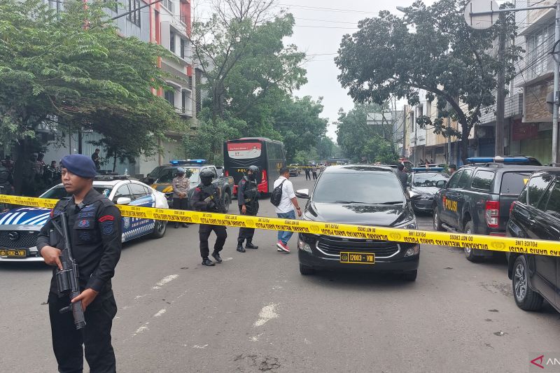 Ledakan kembali terdengar di sekitar Mapolsek Astanaanyar Bandung