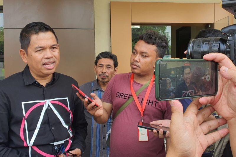 Dedi Mulyadi beberkan bantahan tuduhan istrinya di sidang lanjutan. Anne tidak hadir