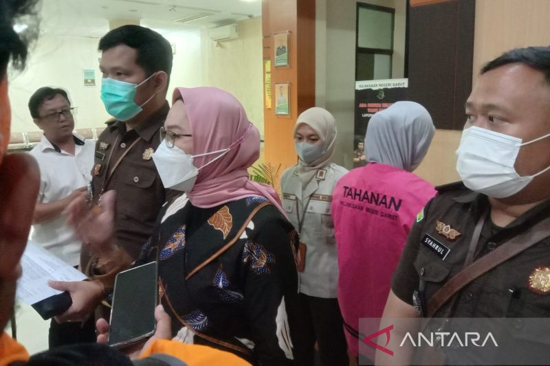 Mantan karyawati bank ditahan Kejati Garut karena gelapkan uang nasabah