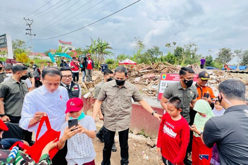 Sekolah Cianjur yang rusak akibat gempa akan dibangun kembali dalam 3 bulan: Widodo