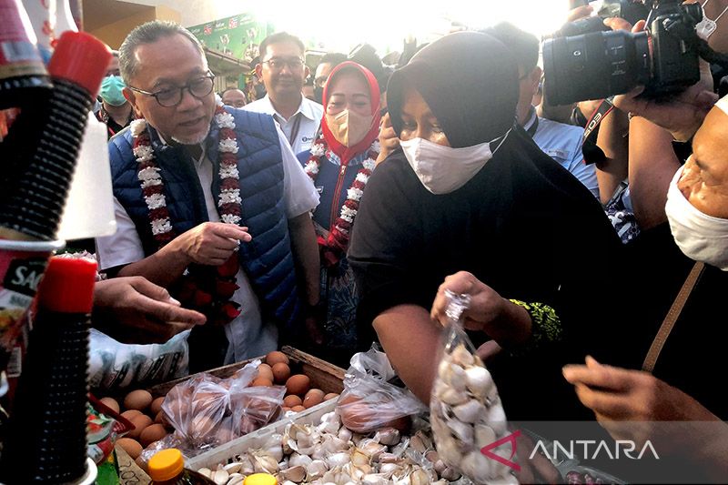 Stok barang kebutuhan pokok cukup, sebut Mendag