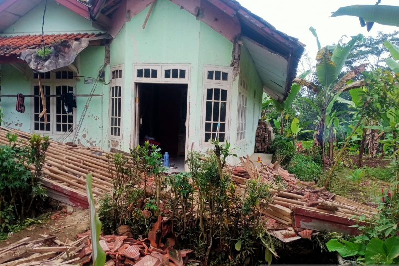 Total bangunan rusak akibat gempa Sukabumi capai puluhan unit