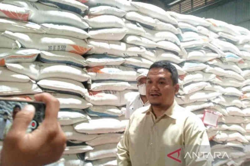 Bulog Cirebon jaga harga pangan melalui KPSH serta warung eceran dan grosir