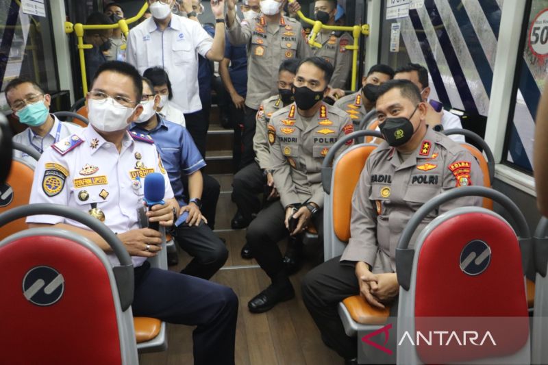 Kapolda Metro harap anggota polisi ke kantor gunakan TransJakarta