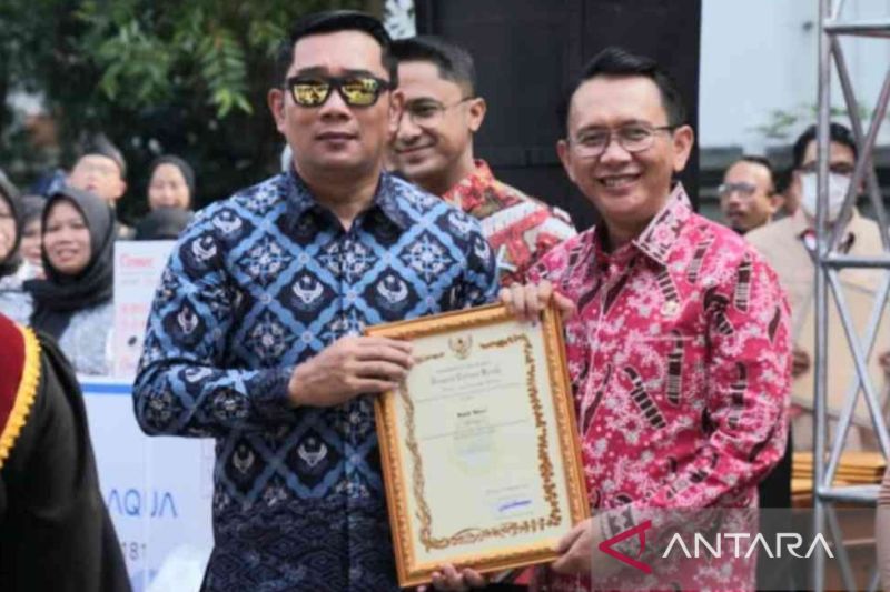 Dani Ramdan terima penghargaan pemerhati disabilitas Jabar