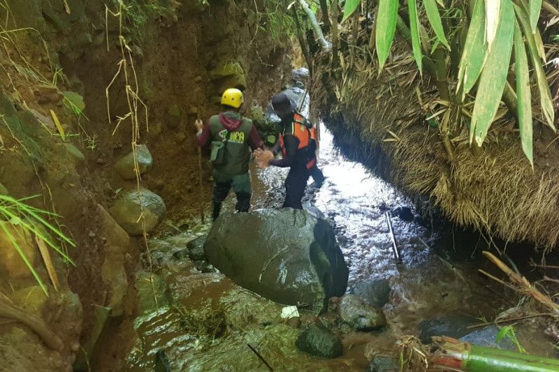 Tim SAR cari pemuda diduga terbawa arus Sungai Cisaat Garut