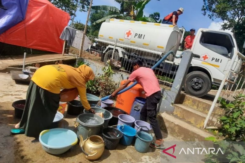 PMI distribusikan 2.5 juta liter air bersih untuk warga korban gempa Cianjur