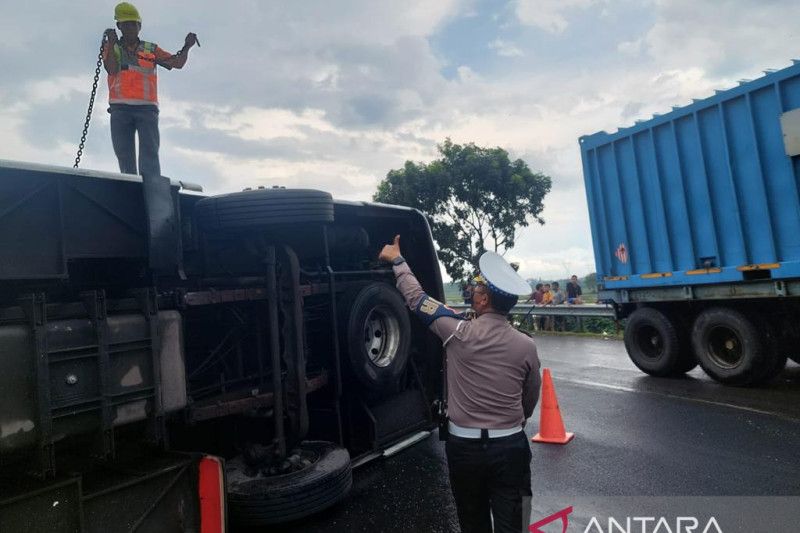 Kecelakaan Bus Di Tol Tangerang-Merak Akibatkan Satu Orang Meninggal ...