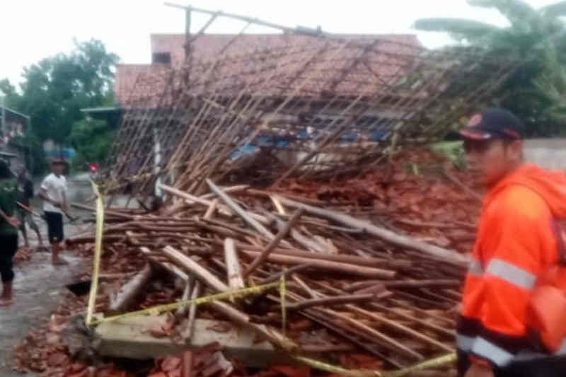 BPBD Cirebon minta masyarakat waspadai bencana alam saat cuaca ekstrem