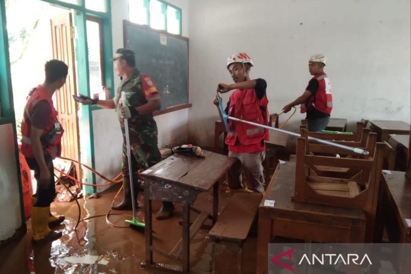 BPBD Cianjur tuntaskan penanganan banjir di Sukanagara-Cianjur