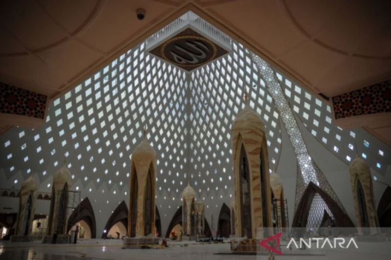 Masjid Al Jabbar jadi tujuan wisata religi baru di Jabar