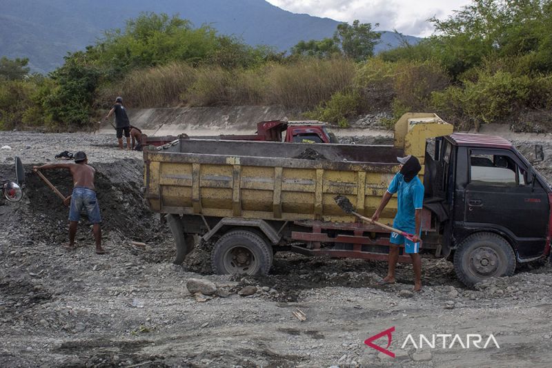 Tambang Pasir Rakyat di Palu