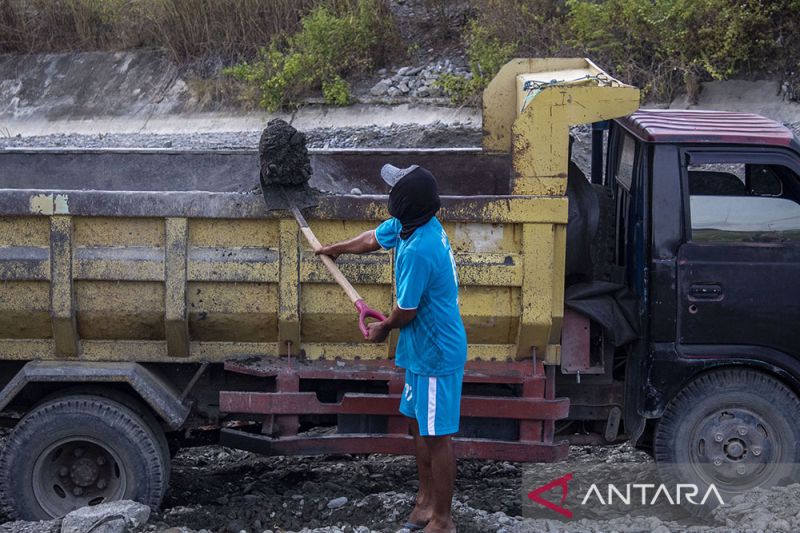 Tambang Pasir Rakyat di Palu