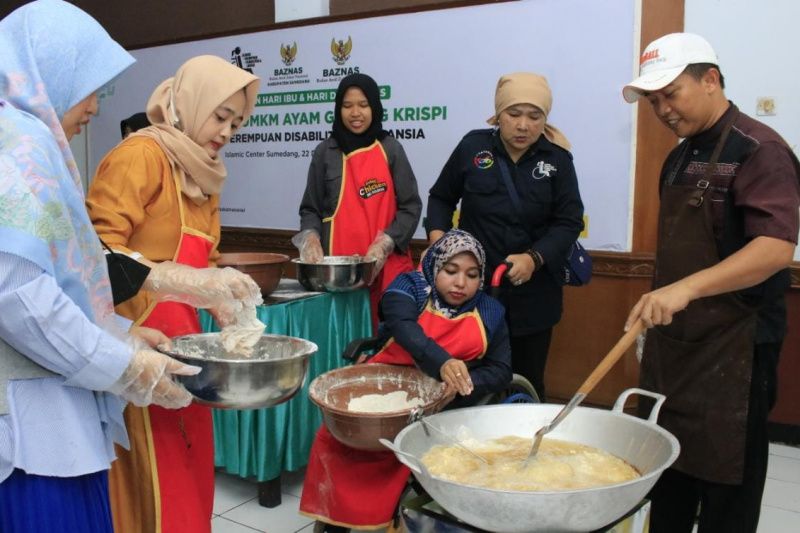 Baznas latih perempuan disabilitas untuk usaha ayam goreng krispi di Sumedang