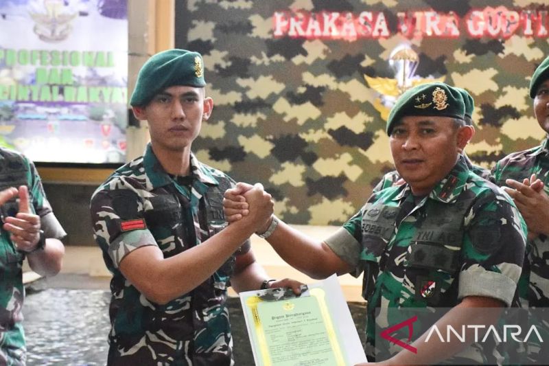 Amankan anggota geng motor, prajurit Kostrad menerima penghargaan