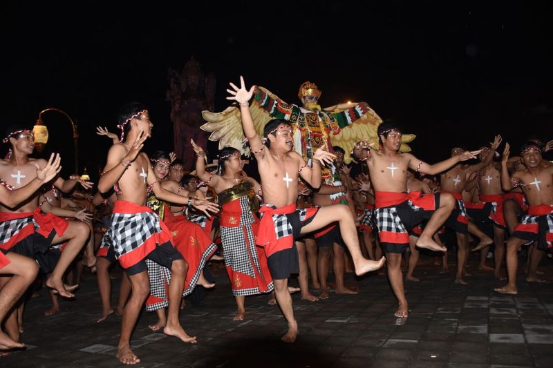 Pemkot Denpasar libatkan ratusan seniman melepas matahari 2022