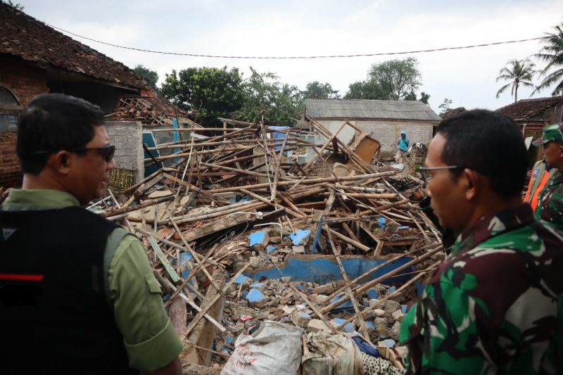 Kepala BNPB instruksikan pembersihan material puing akibat gempa Cianjur