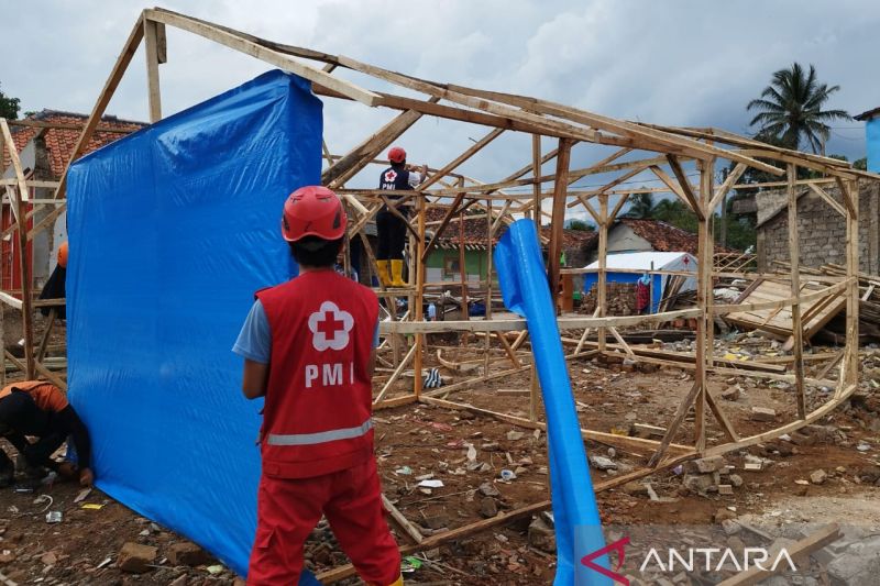 Pemkab Cianjur tambah alat berat bersihkan puing bangunan