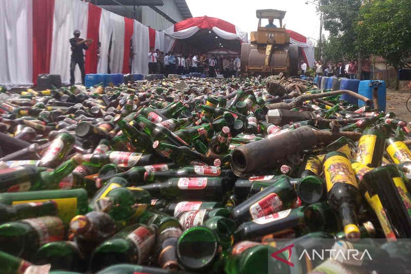 Polres Indramayu musnahkan 19.500 botol miras