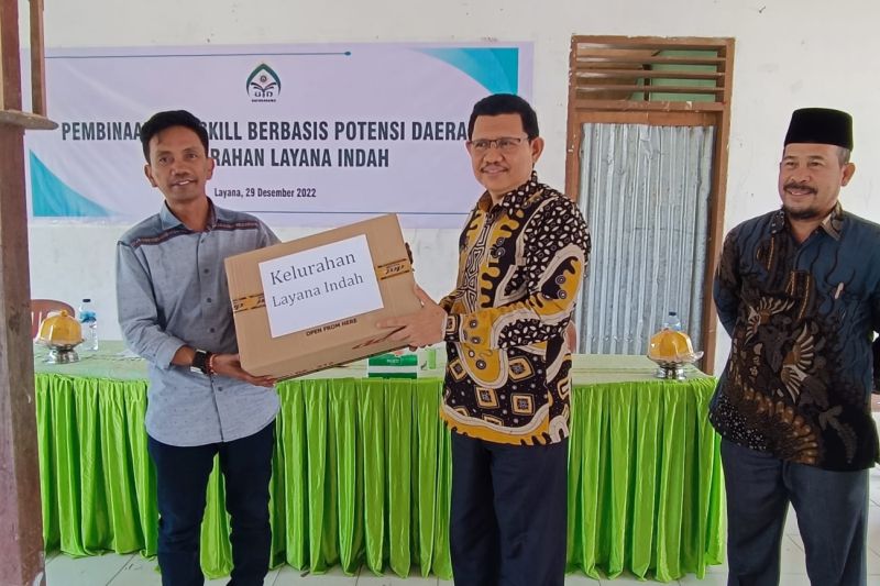 UIN beri bantuan sosial pembinaan masyarakat Kelurahan Layana Palu