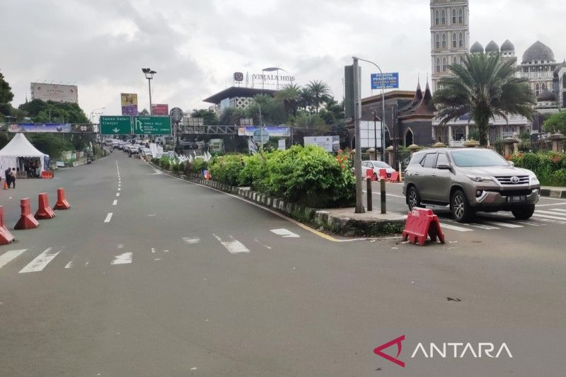 Polisi mulai berlakukan sistem satu arah di Jalur Puncak Bogor