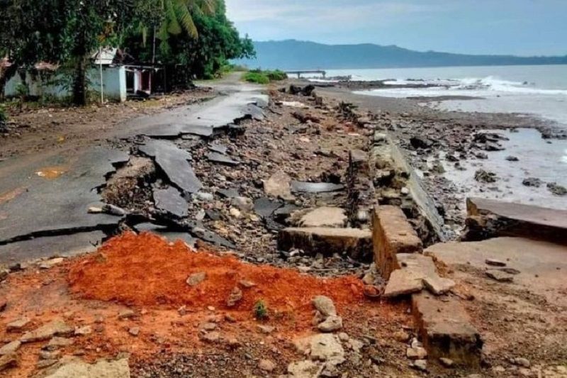 BMKG: Waspada gelombang tinggi hingga 6 meter di Maluku 9-10 Februari
