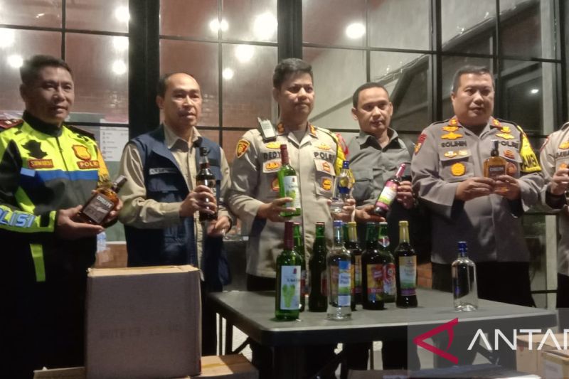 Aparat Gabungan Sukabumi gagalkan penyelundupan miras ke kawasan wisata