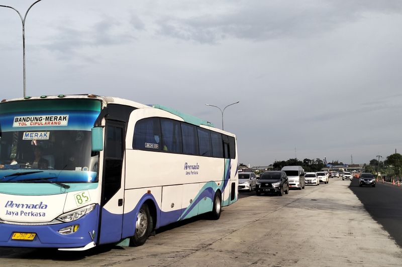 Arus kendaraan di tol Cikampek-Jakarta terpantau ramai lancar