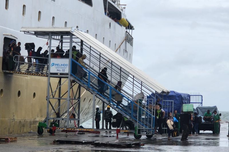 Penumpang kapal Pelabuhan Makassar diimbau siaga di cuaca ekstrem