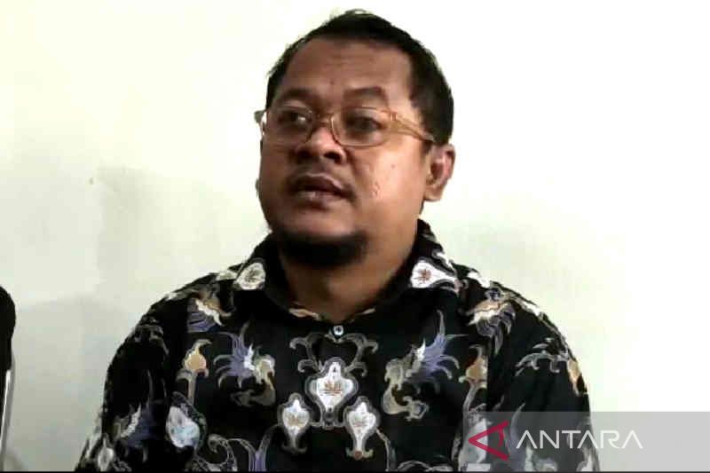 Bawaslu Cirebon minta keterangan soal pengibaran bendera Partai Ummat di masjid
