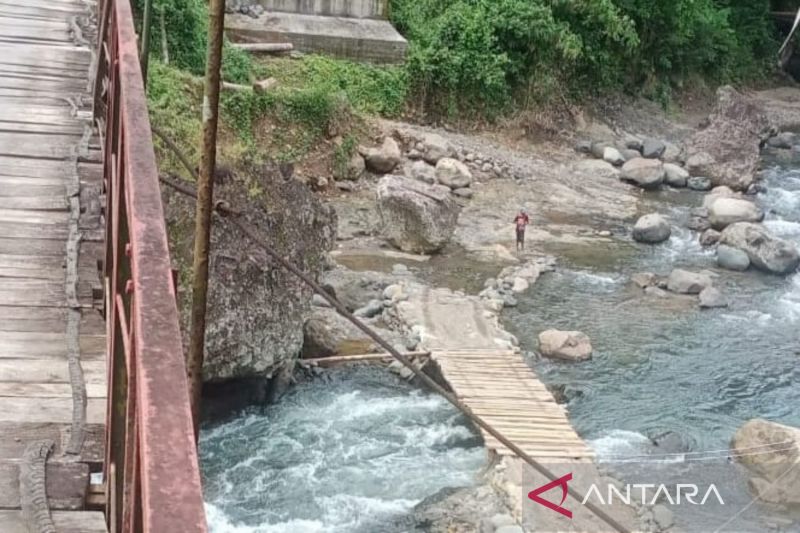 Bupati minta dinas siapkan anggaran perbaikan jalan Cianjur