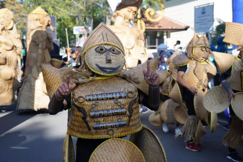 Kemenag bangun keharmonisan beragama di Garut melalui Karnaval Budaya