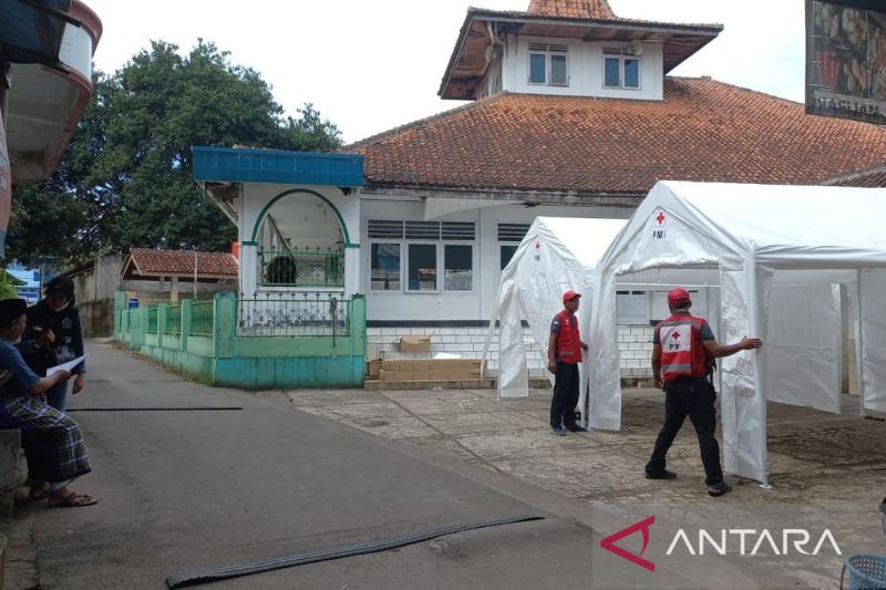 PMI dirikan 60 tenda untuk dijadikan ruang kelas sekolah di Cianjur