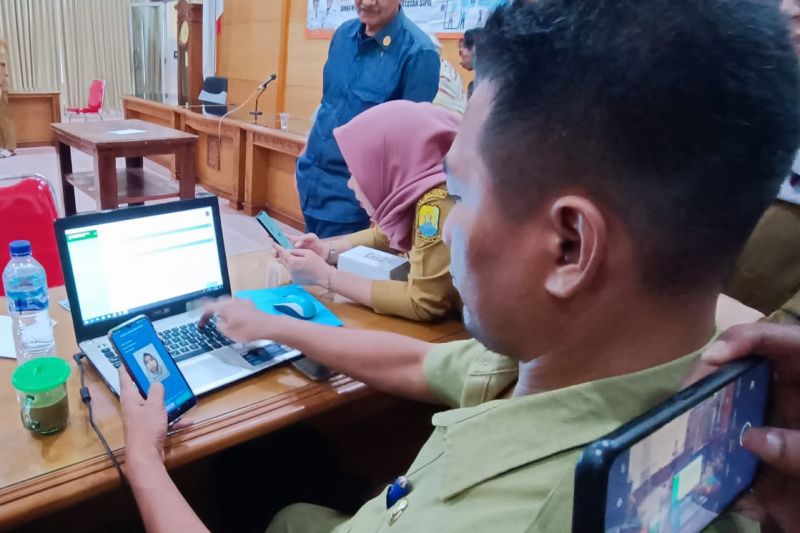 KTP digital solusi kelangkaan blangko, sebut Disdukcapil Cirebon