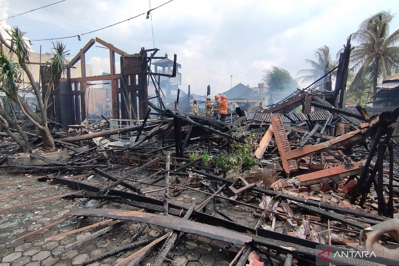 Diskar Kota Bandung padamkan kebakaran RM Ampera