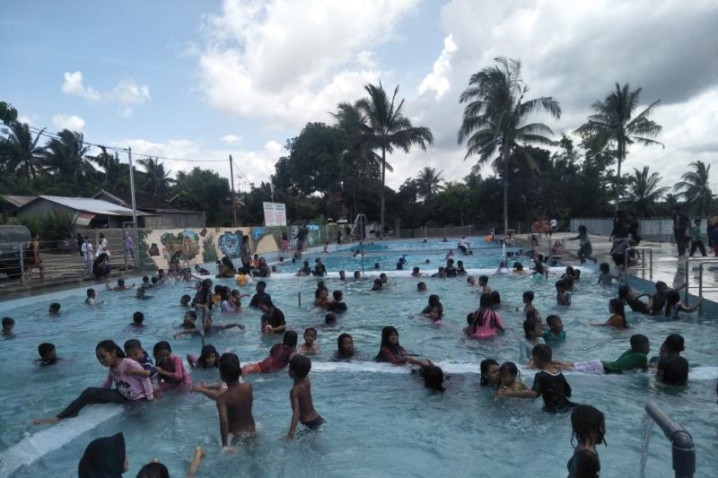 Keamanan wisata kolam renang Puyung ditingkatkan