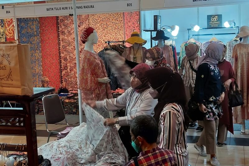 Acara Mekarwangi Batik Tenun Festival hadirkan beragam wastra Indonesia