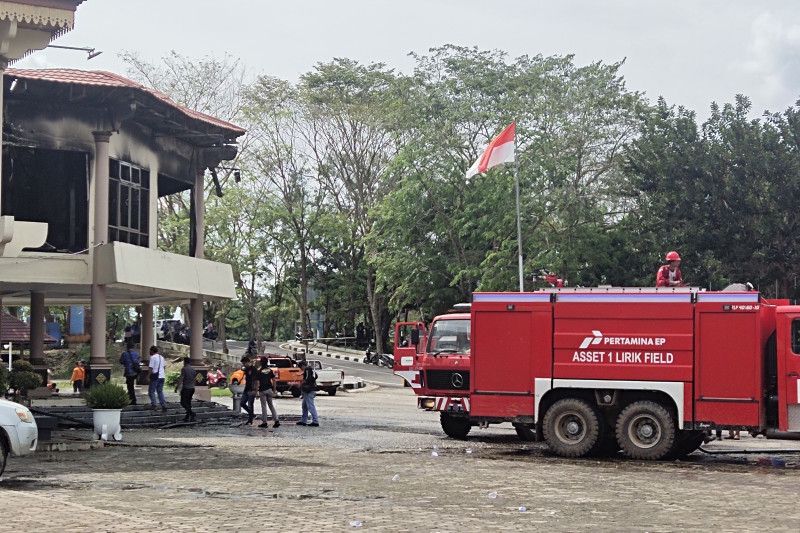 Gedung DPRD Inhu terbakar