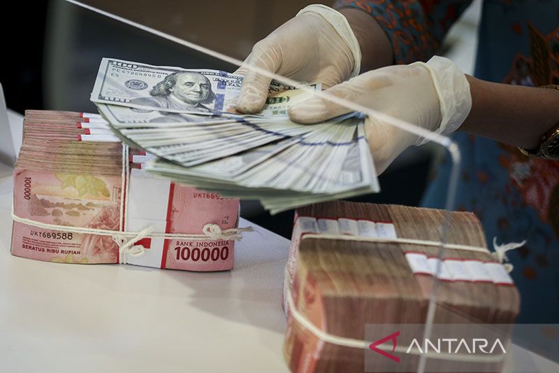 Kurs rupiah merosot di tengah pasar tunggu rilis inflasi Indonesia