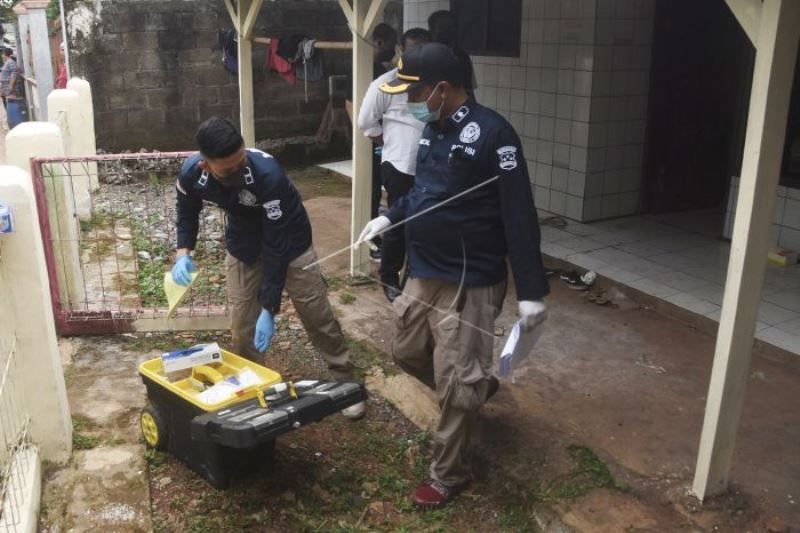 Pengambilan Sampel Di Rumah Warga Yang Diduga Keracunan