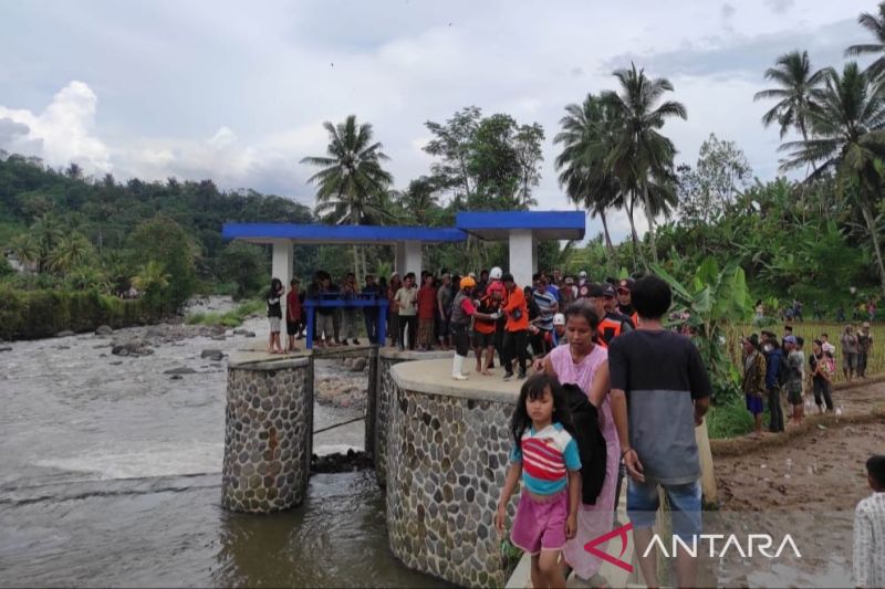 Tim SAR gabungan temukan jasad siswa SD tenggelam di sungai Cikundul Cianjur
