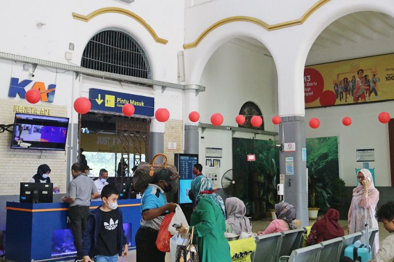 Stasiun Cirebon Prujakan mulai layani pendaftaran angkutan motor gratis