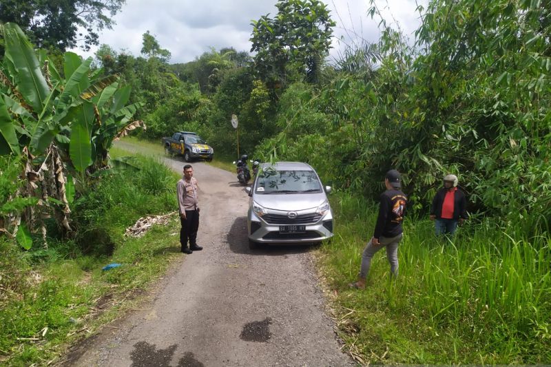 Tiga kurir ganja dari Sumut ditangkap dalam hutan di Agam