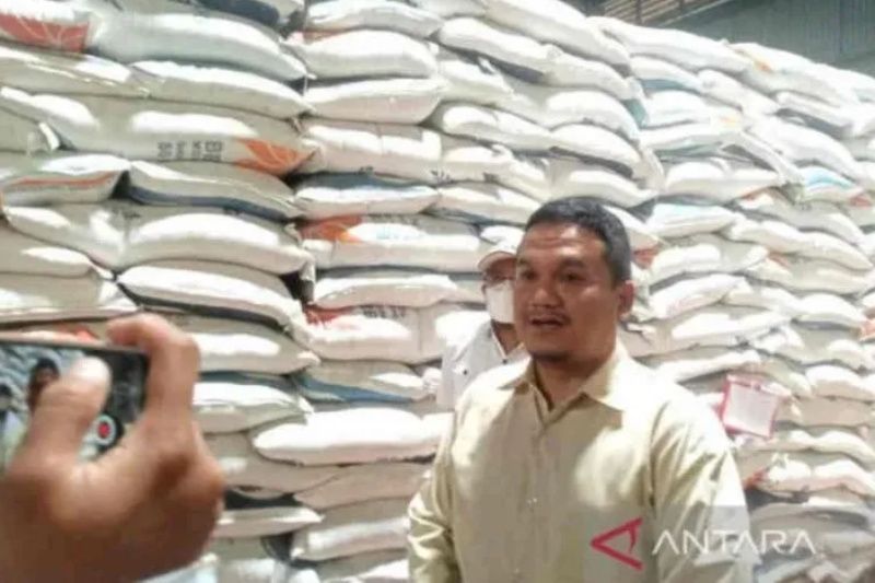 Bulog Cirebon pastikan stok beras aman hingga musim panen mendatang