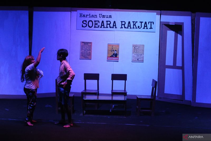 PEMENTASAN TEATER SOERAT NADIR