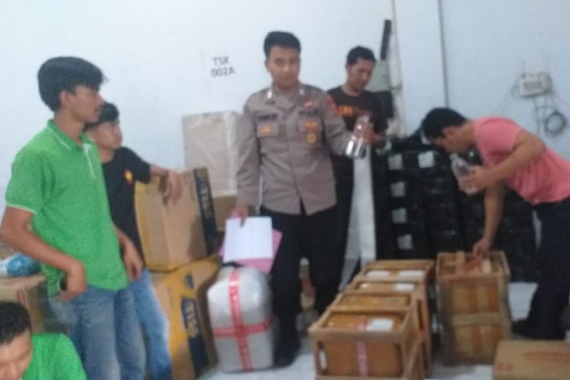 Polisi gagalkan pengiriman paket minuman keras ciu dari Bali ke Tasikmalaya